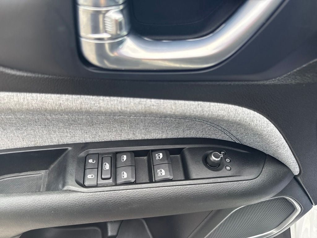 Used 2022 Jeep Compass Latitude FWD image 17