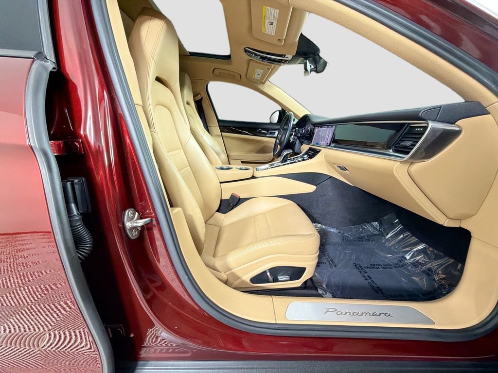 Used 2021 Porsche Panamera RWD image 30