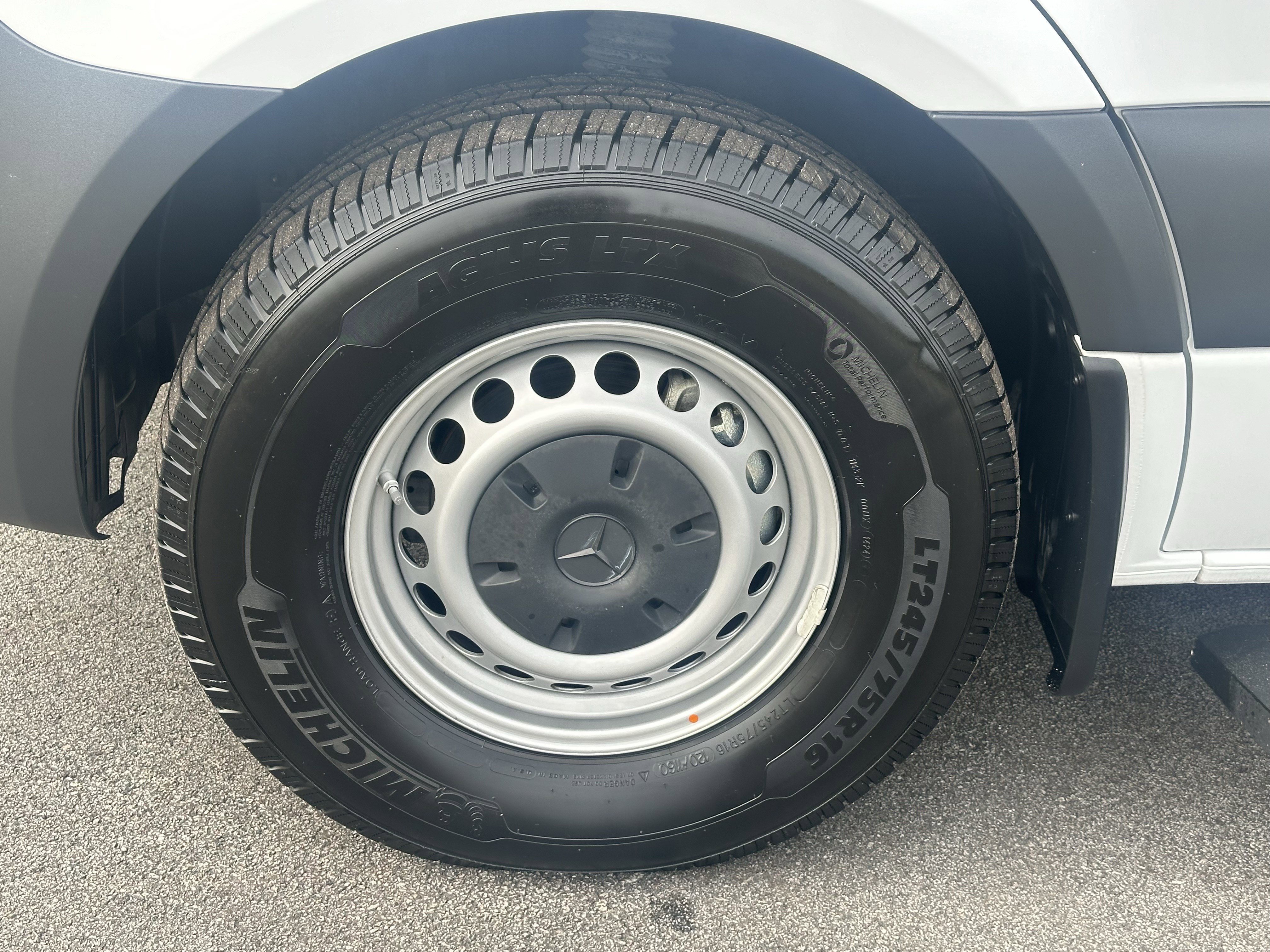 Used 2024 Mercedes-Benz Sprinter 2500 image 14