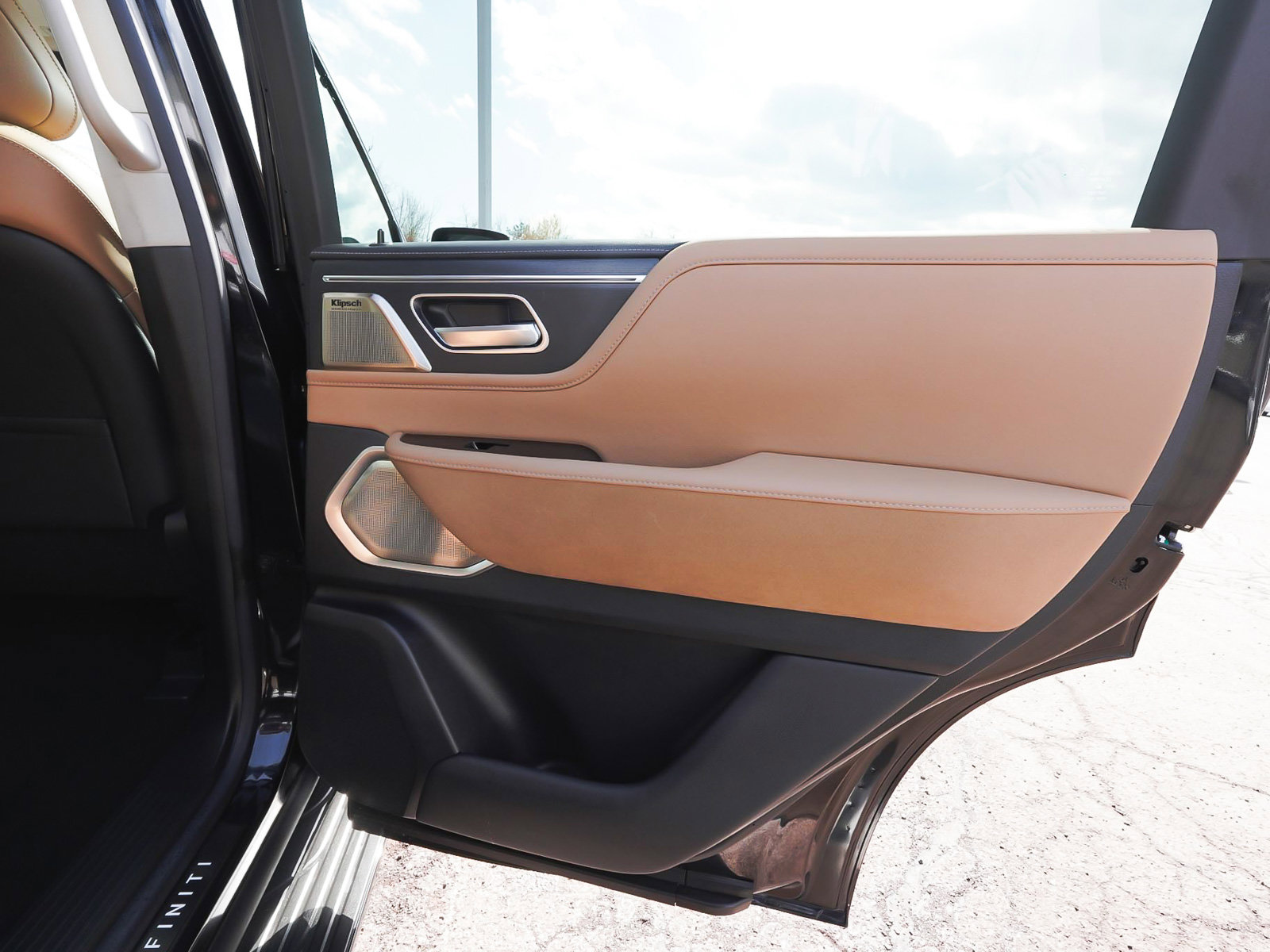 Used 2025 INFINITI QX80 Sensory AWD/4WD image 14