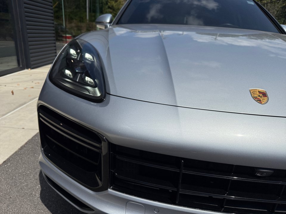 Certified 2020 Porsche Cayenne Turbo S AWD/4WD image 13