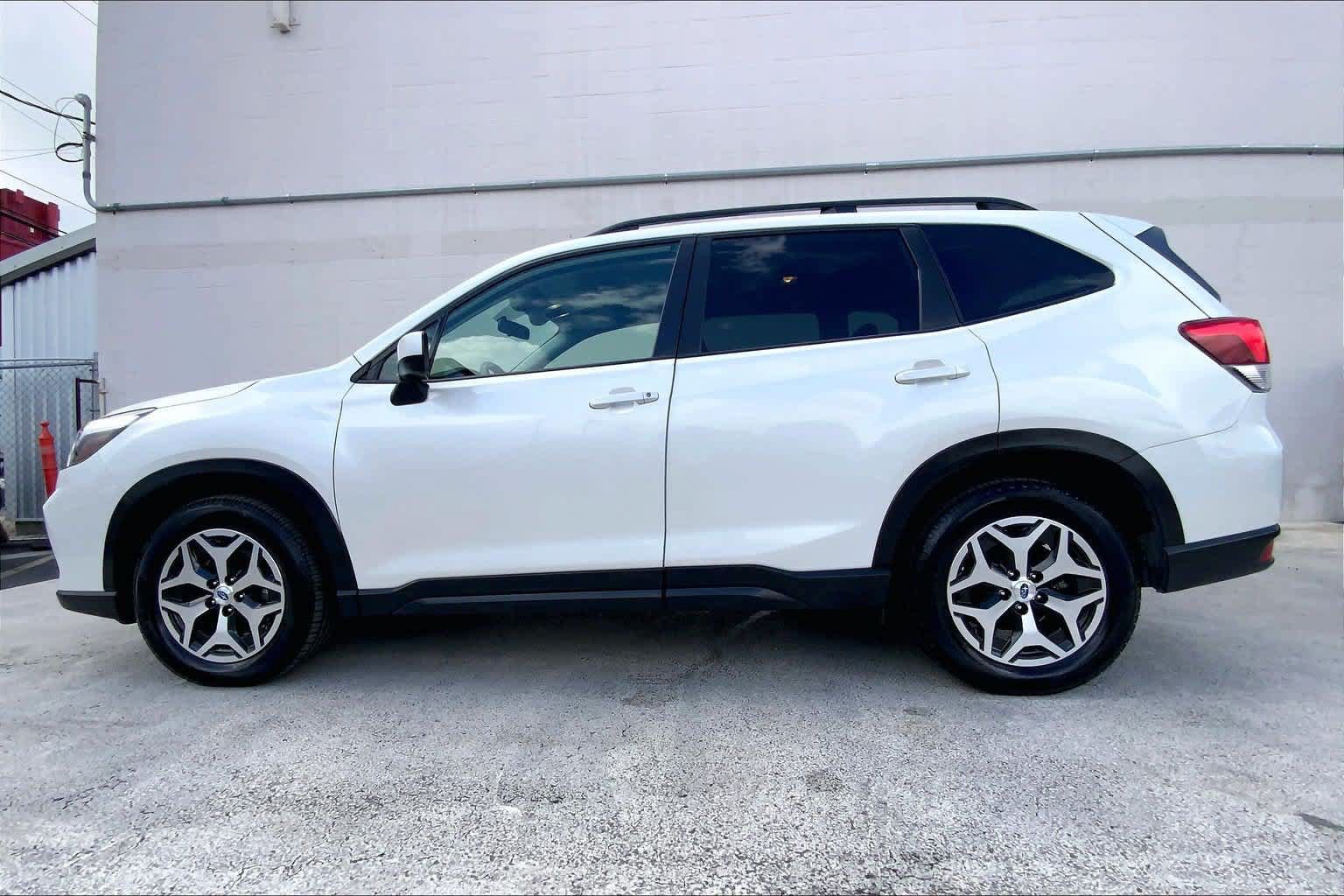 Used 2020 Subaru Forester Premium AWD/4WD image 3