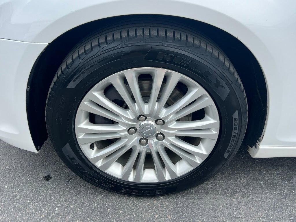Used 2013 Chrysler 300 AWD w/ Driver Convenience Group image 12