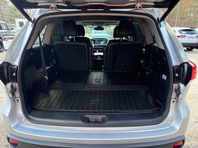 Used 2019 Toyota Highlander XLE AWD/4WD image 14