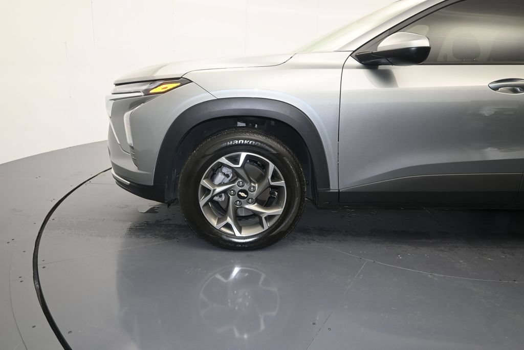 Certified 2025 Chevrolet Trax LT FWD image 9