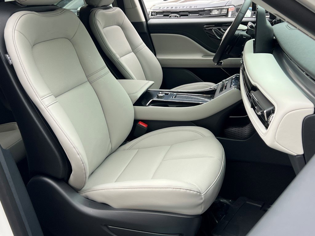 New 2026 Lincoln Aviator AWD image 9