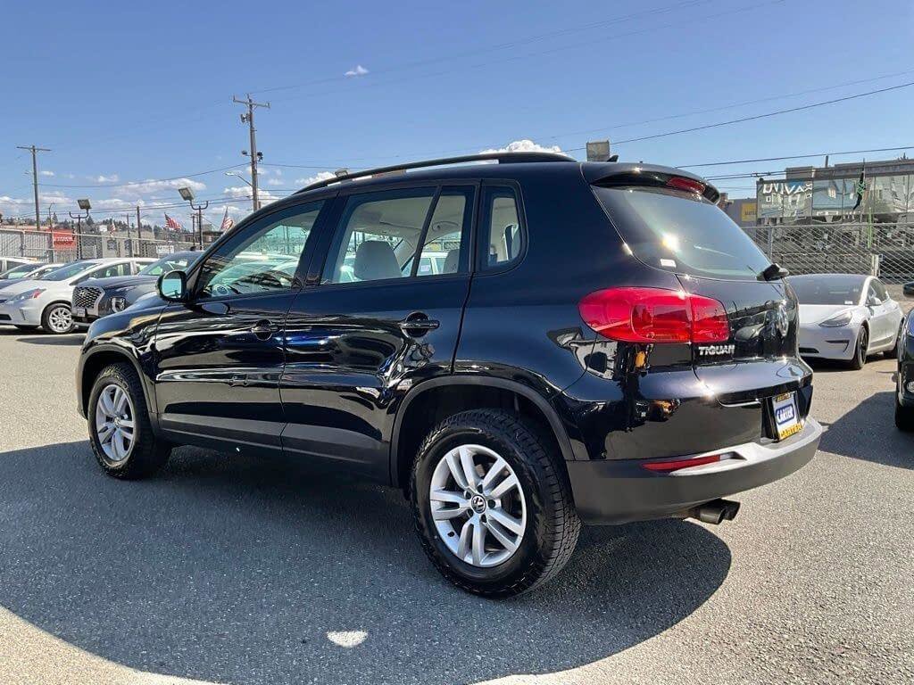 Used 2017 Volkswagen Tiguan S image 6