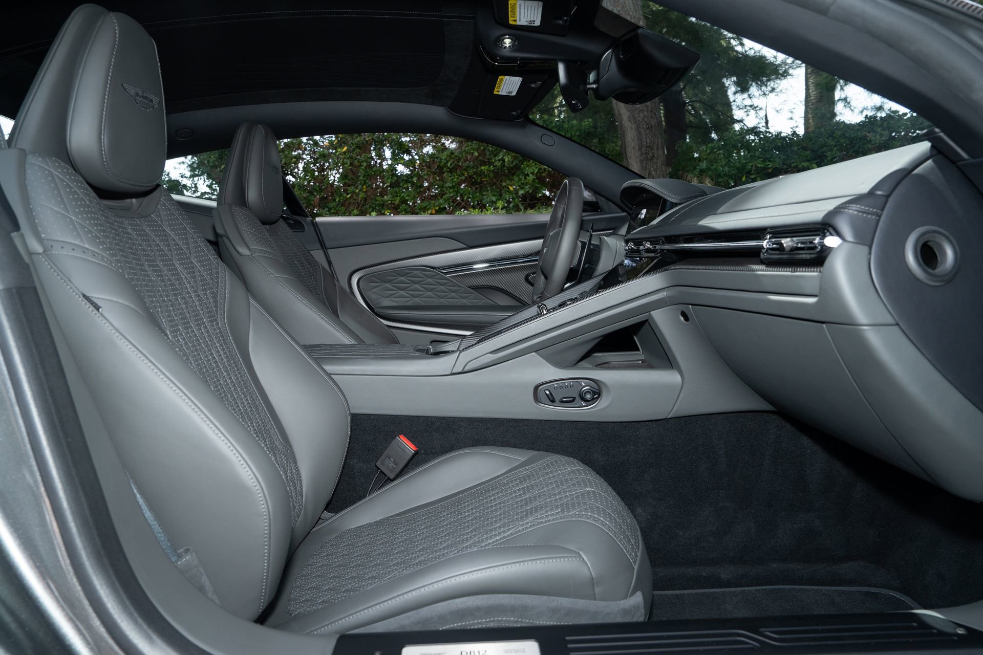 Used 2024 Aston Martin DB12 Coupe image 3