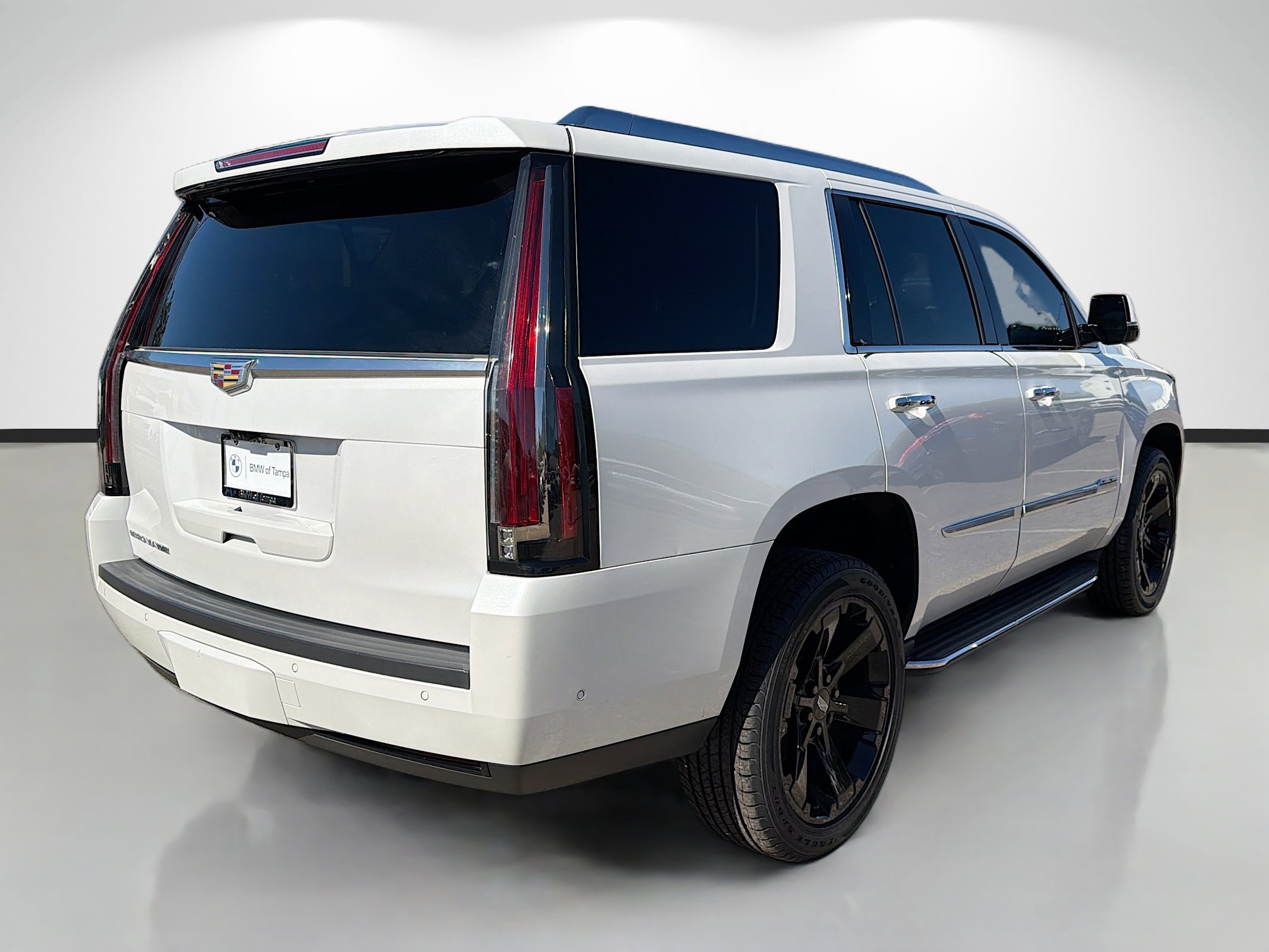 Used 2020 Cadillac Escalade Luxury image 3