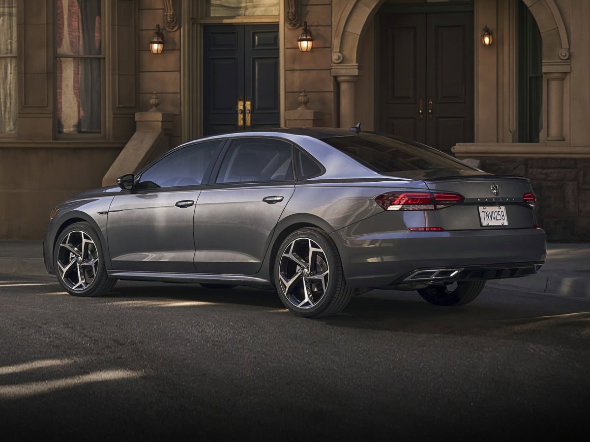 Used 2022 Volkswagen Passat 2.0T SE image 1