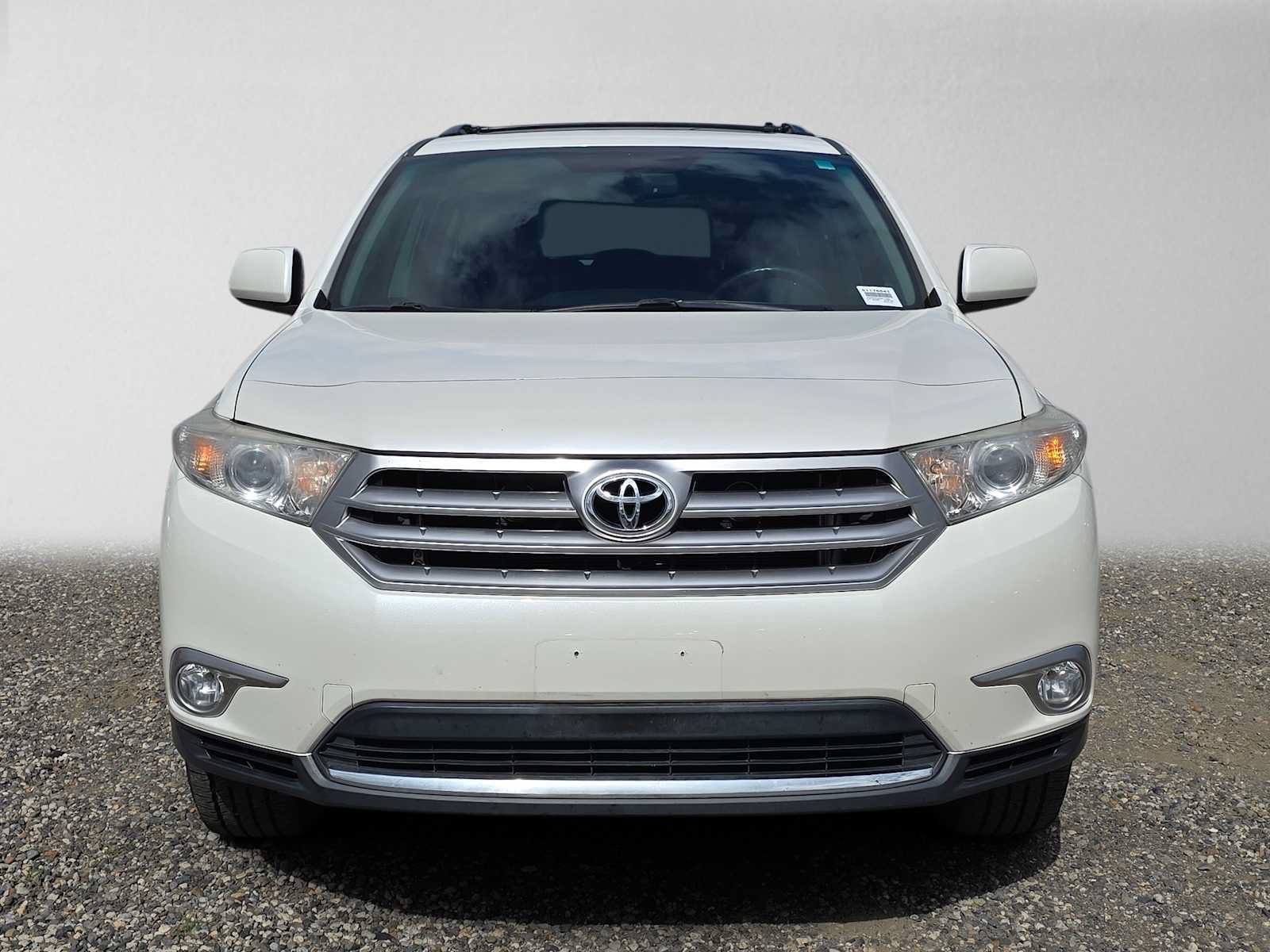 Used 2012 Toyota Highlander SE w/ Tow Pkg AWD/4WD image 8