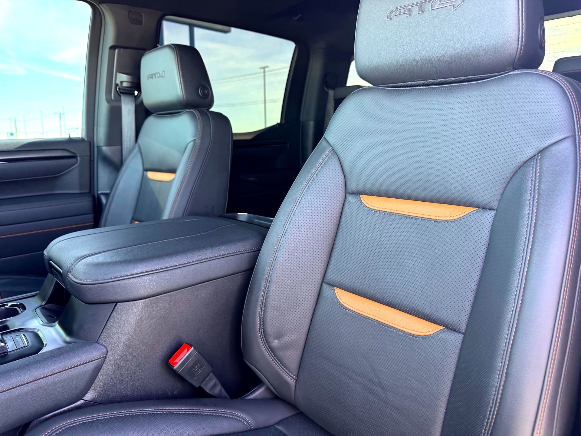 Used 2025 GMC Sierra 1500 AT4 w/ AT4 Premium Package image 14