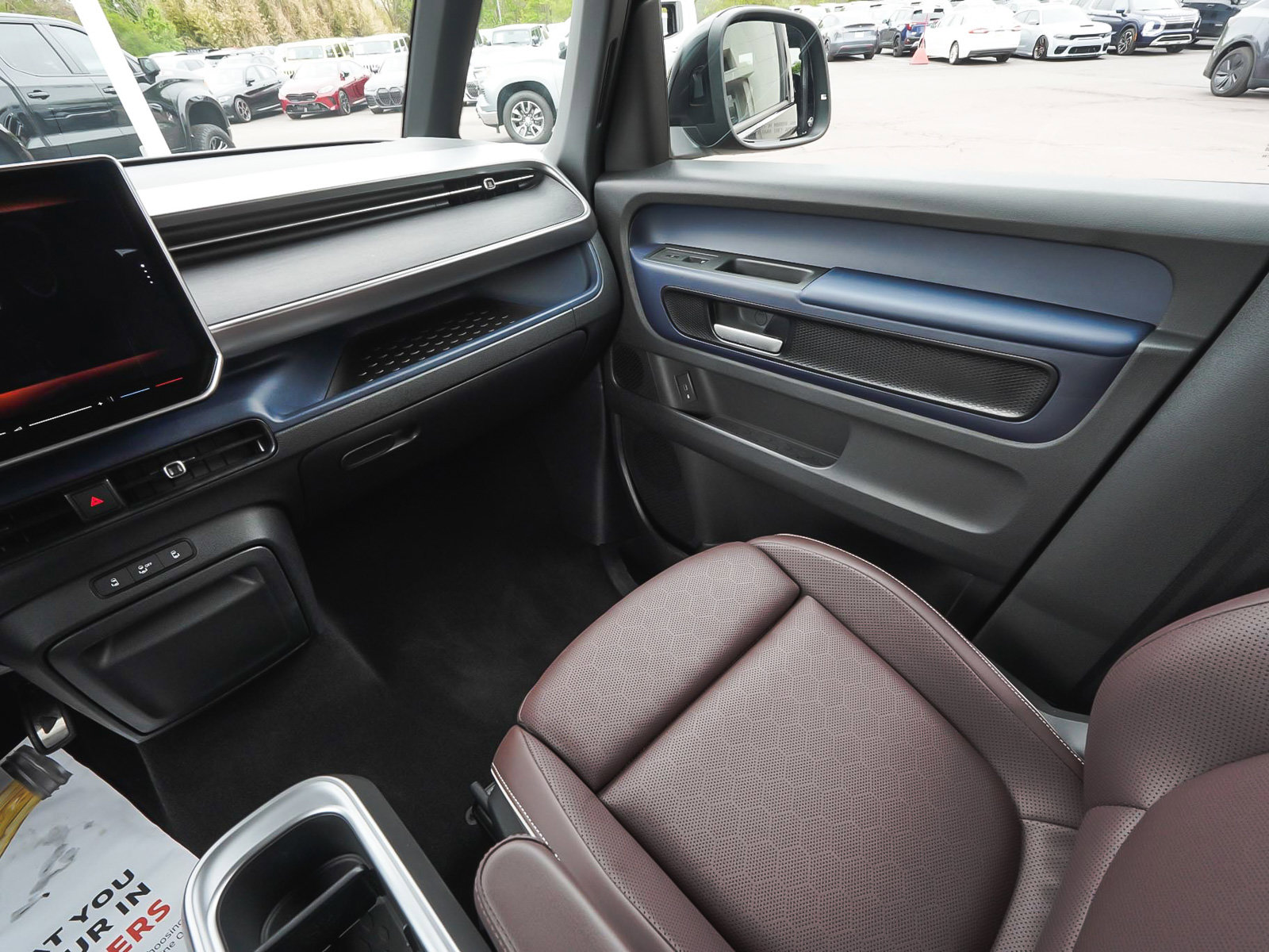 Used 2025 Volkswagen ID. Buzz Pro S RWD image 44