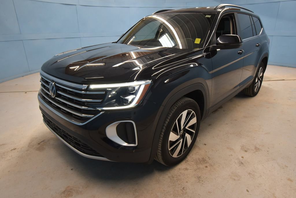 Used 2024 Volkswagen Atlas SE w/ Black Wheel Package image 32