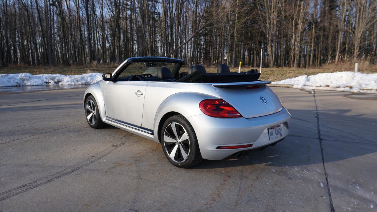 Used 2013 Volkswagen Beetle 2.0T image 3