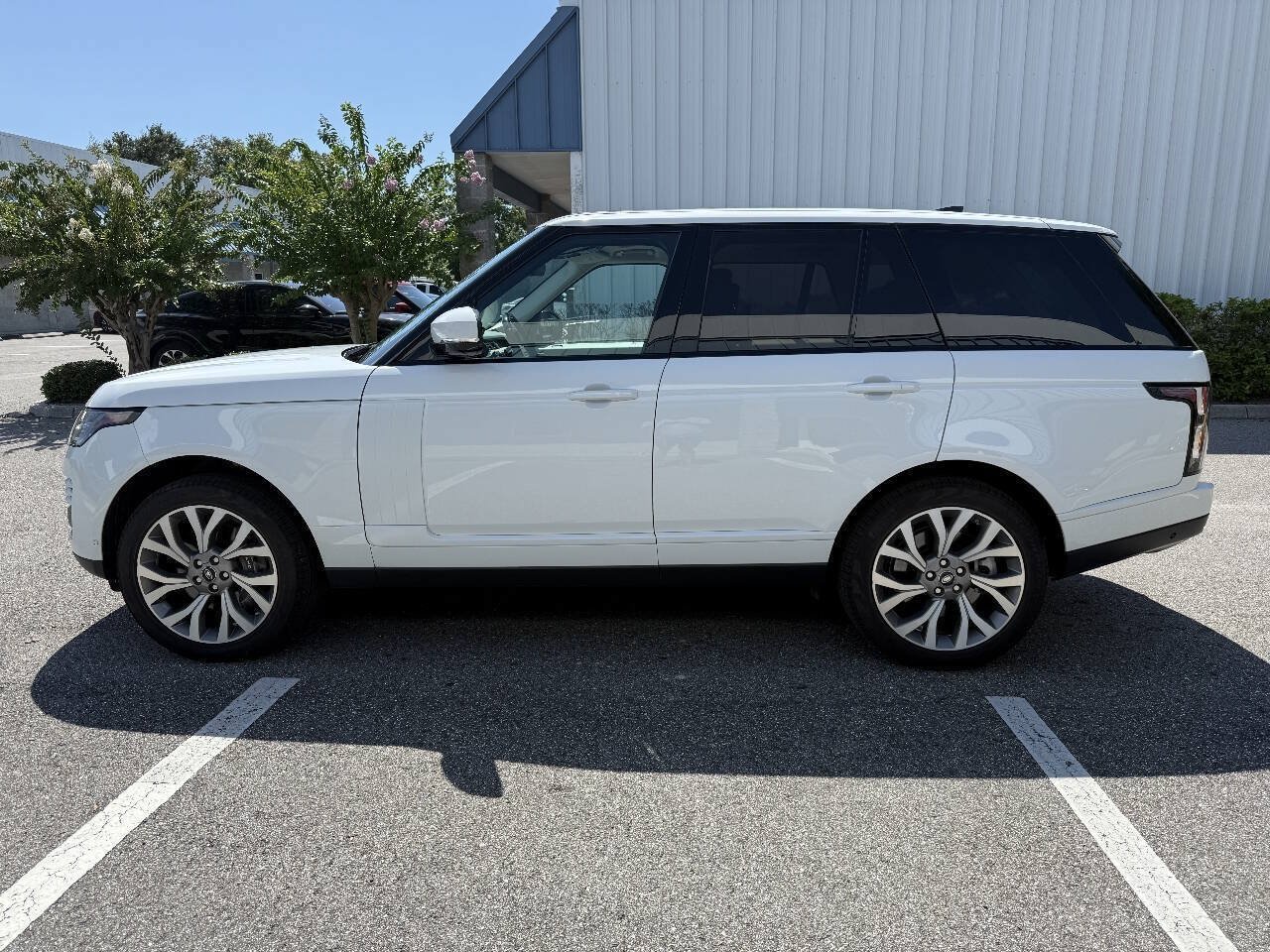 Used 2018 Land Rover Range Rover Supercharged AWD/4WD image 4