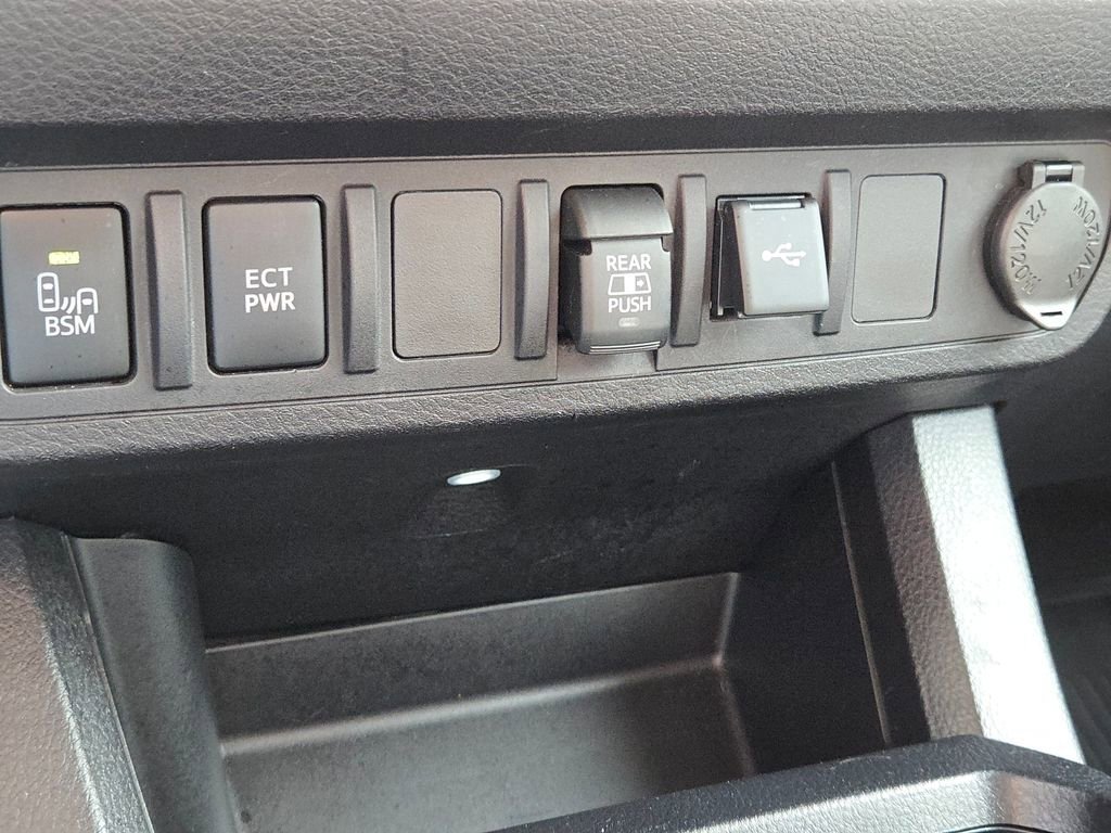 Used 2022 Toyota Tacoma SR5 w/ Technology Package image 11