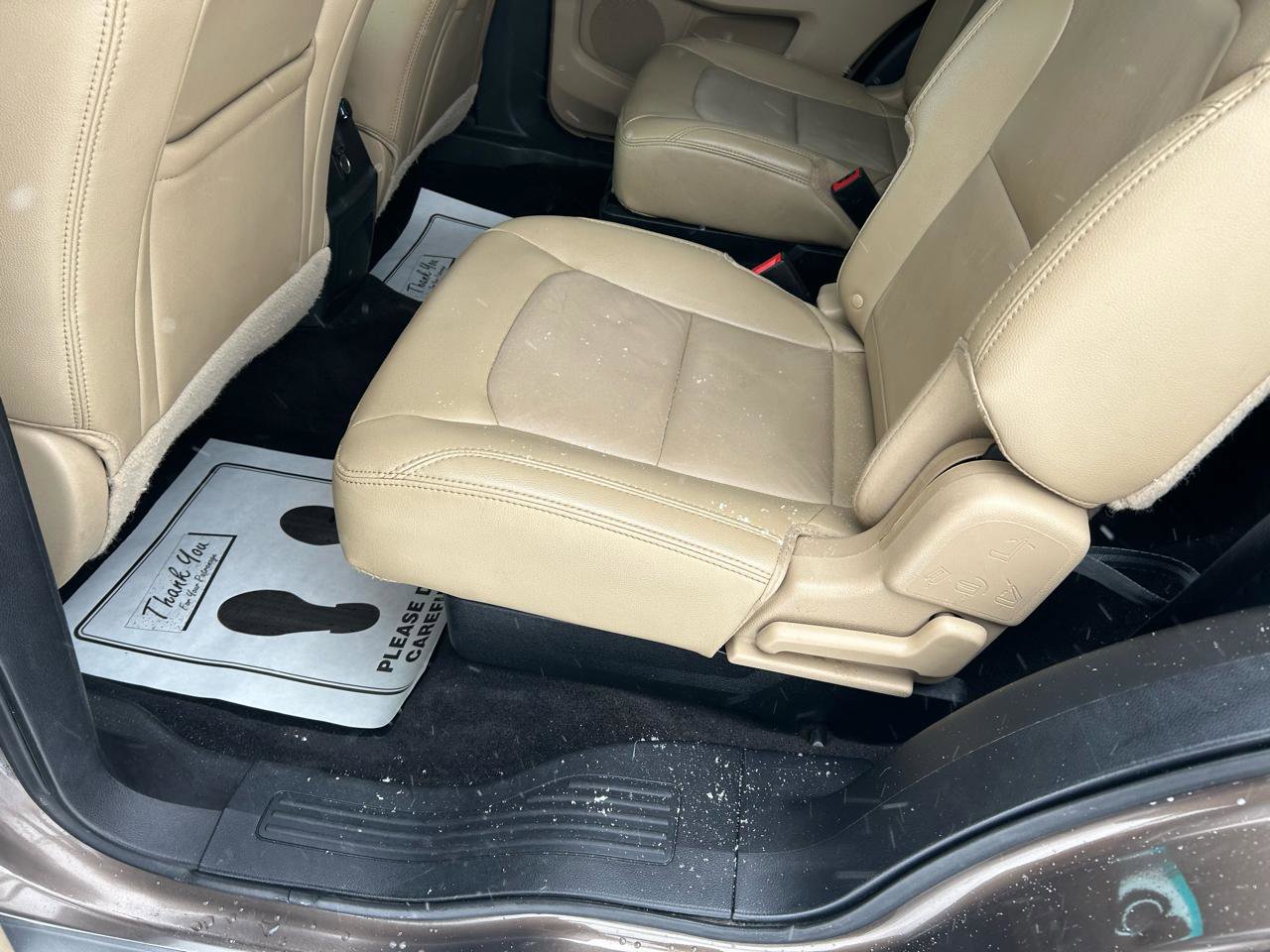 Used 2016 Ford Explorer XLT w/ Equipment Group 202A image 9