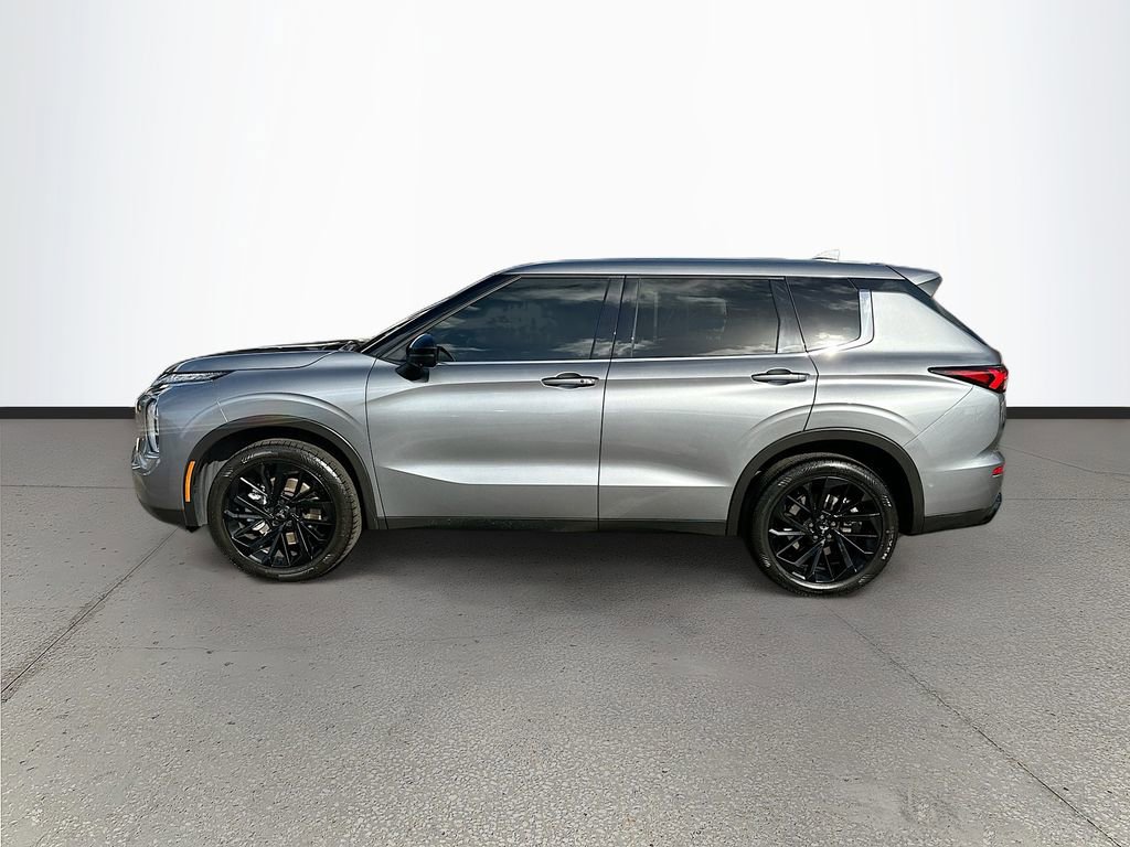 Used 2024 Mitsubishi Outlander SE Black Edition image 4