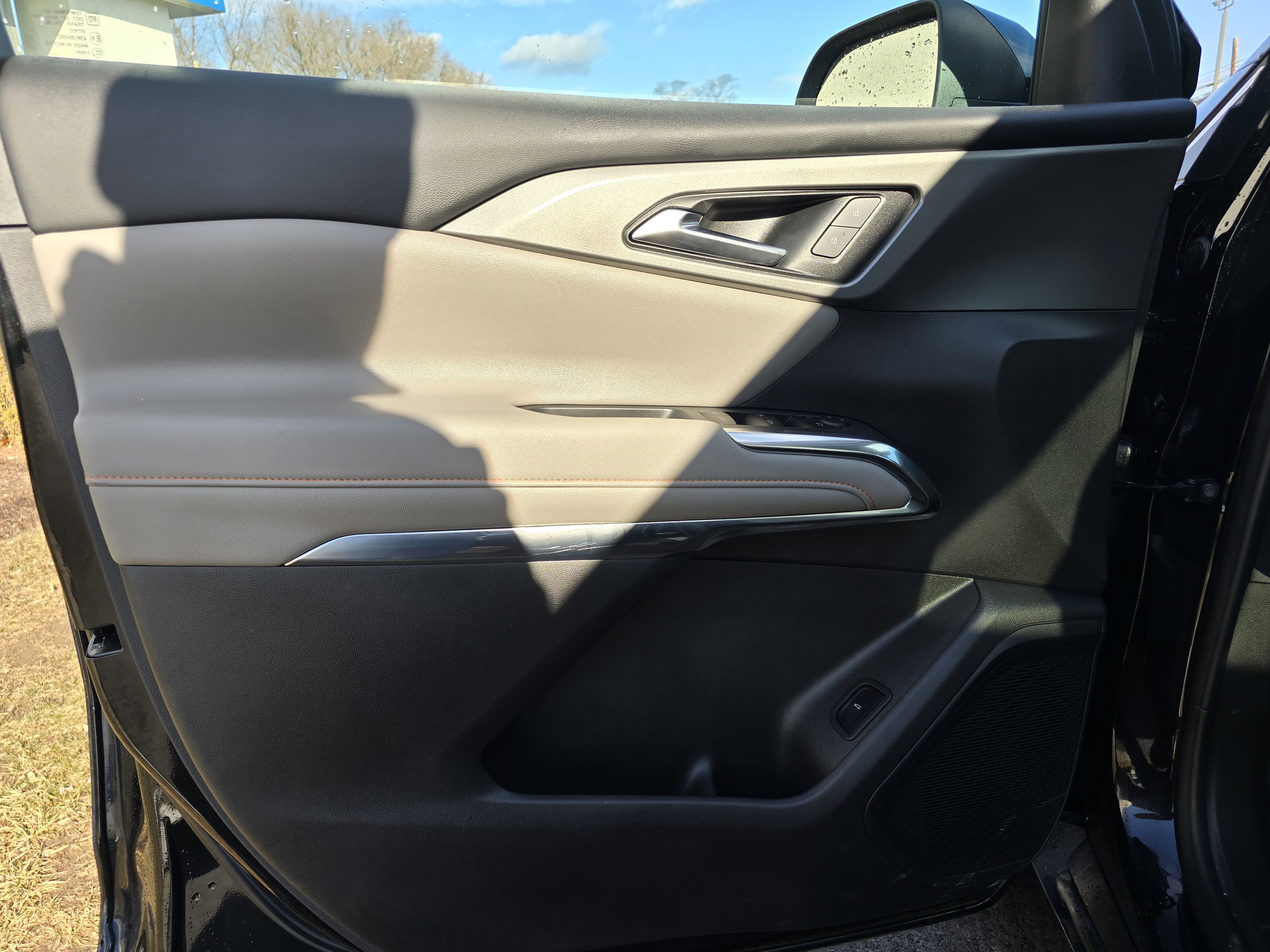 Used 2025 Chevrolet Traverse LT w/ Sun and Wheel Package image 34