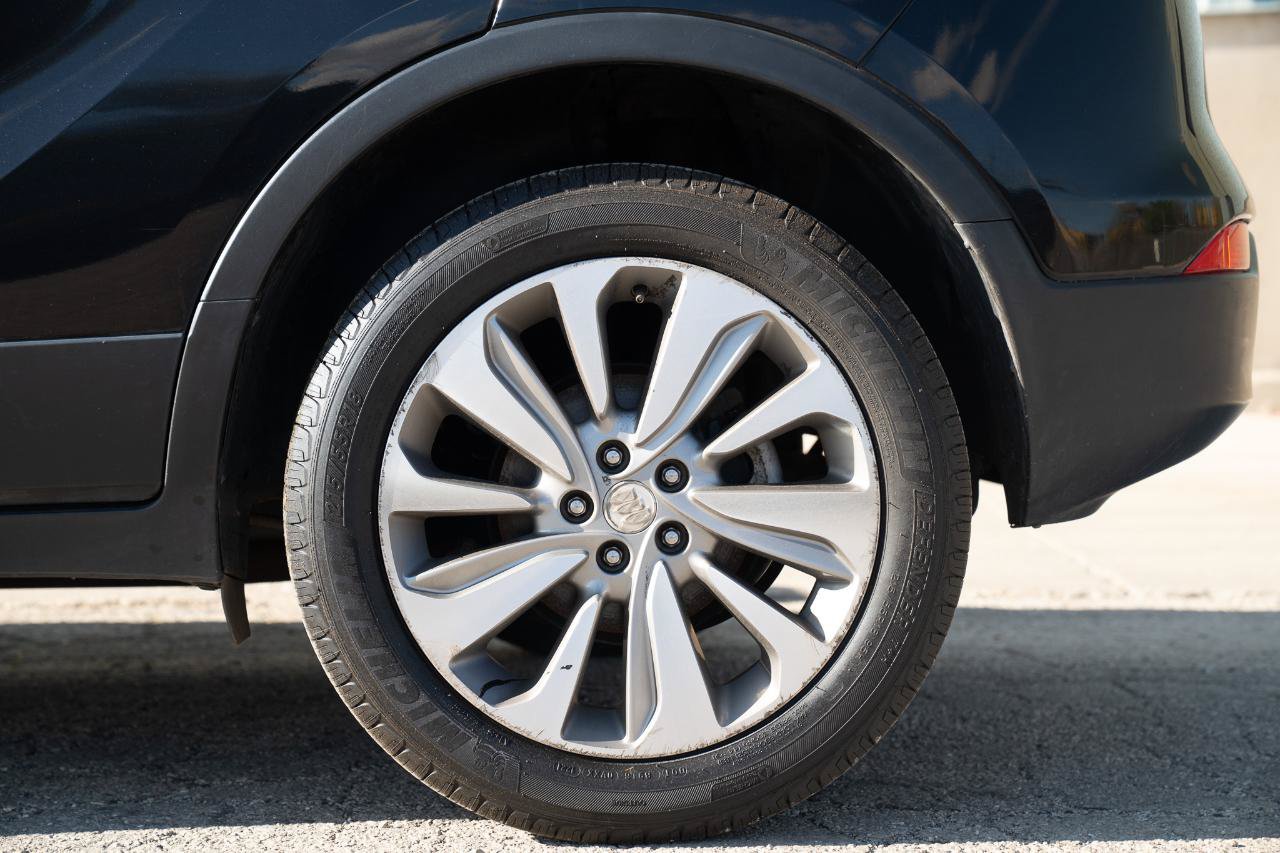 Used 2020 Buick Encore Preferred w/ Safety Package FWD image 9