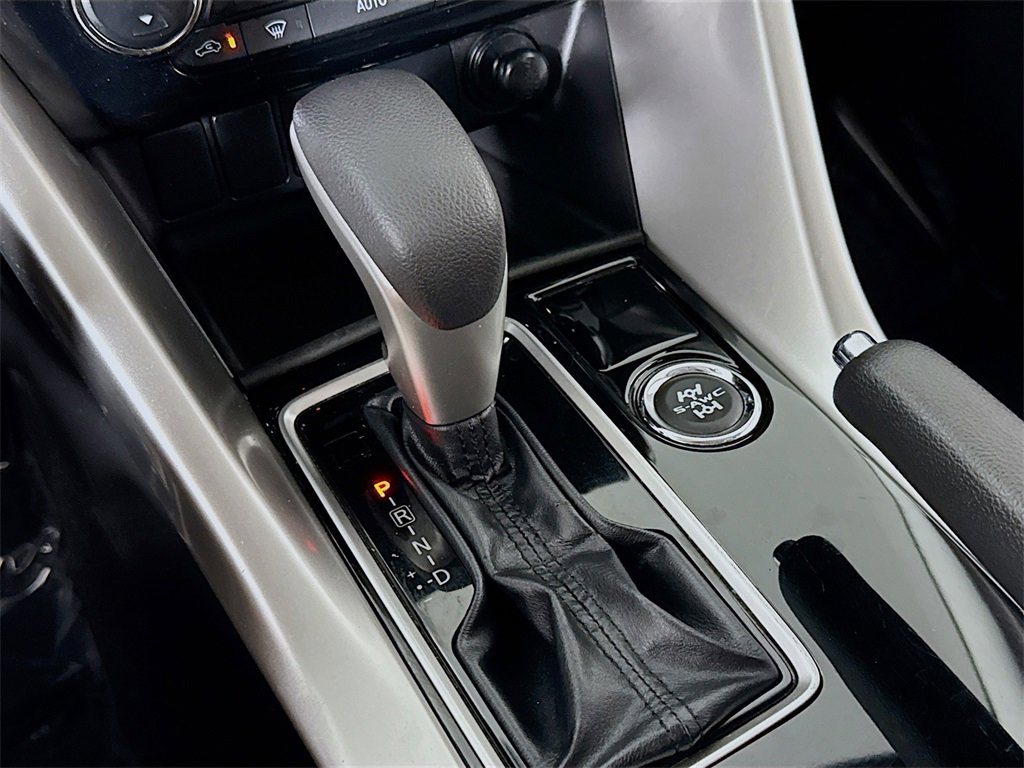 Used 2018 Mitsubishi Eclipse Cross ES image 16