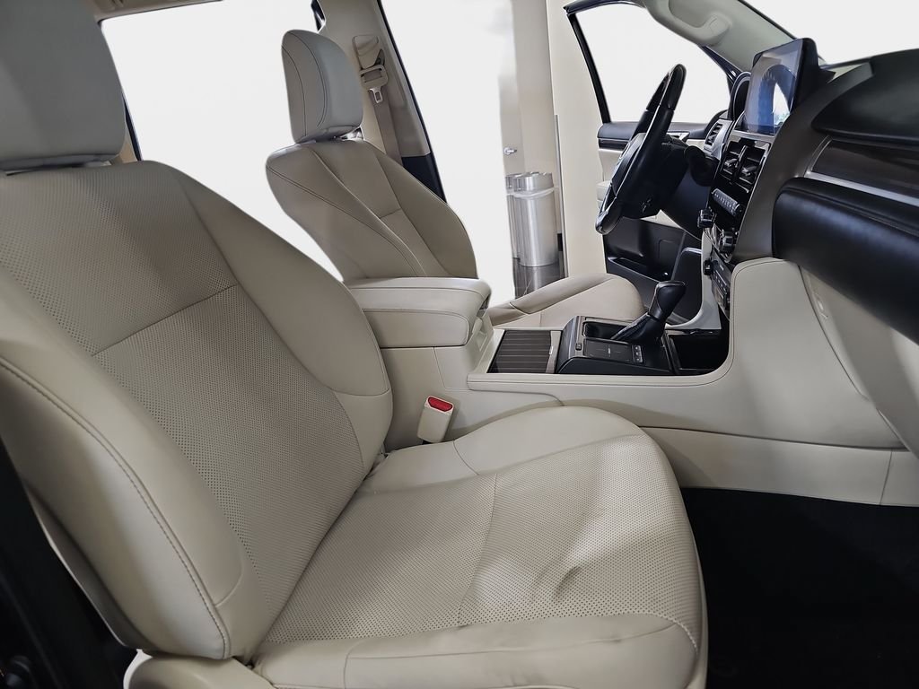 Used 2023 Lexus GX 460 Premium w/ Premium Package AWD/4WD image 12