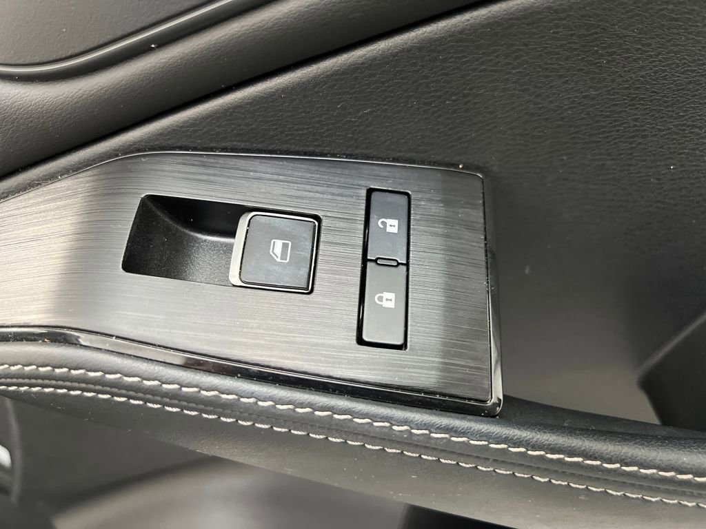 Used 2025 Nissan Rogue SL w/ Tech Package image 25