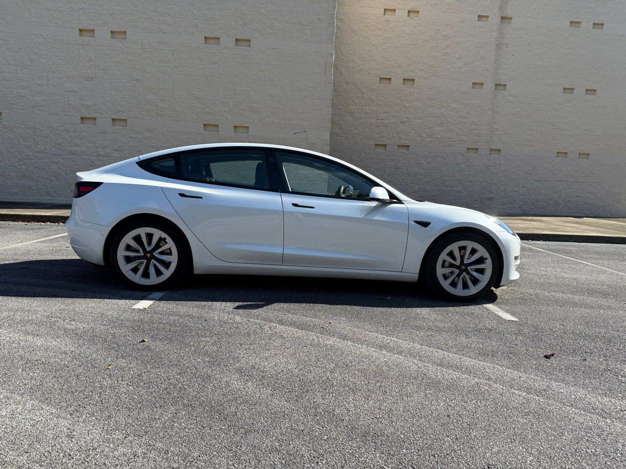 Used 2021 Tesla Model 3 Standard Range Plus image 5