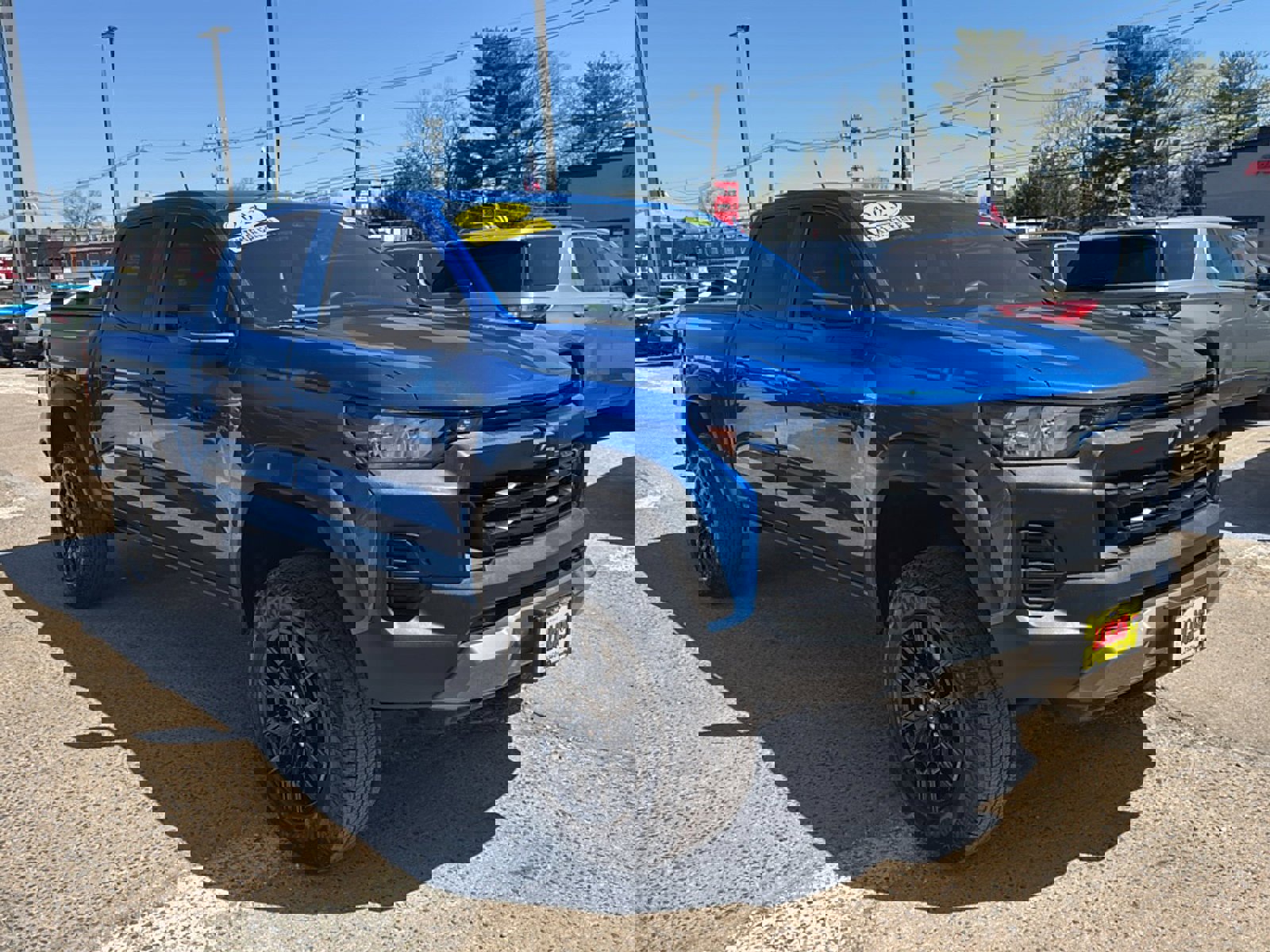 Used 2023 Chevrolet Colorado Trail Boss w/ Advanced Trailering Package AWD/4WD image 4