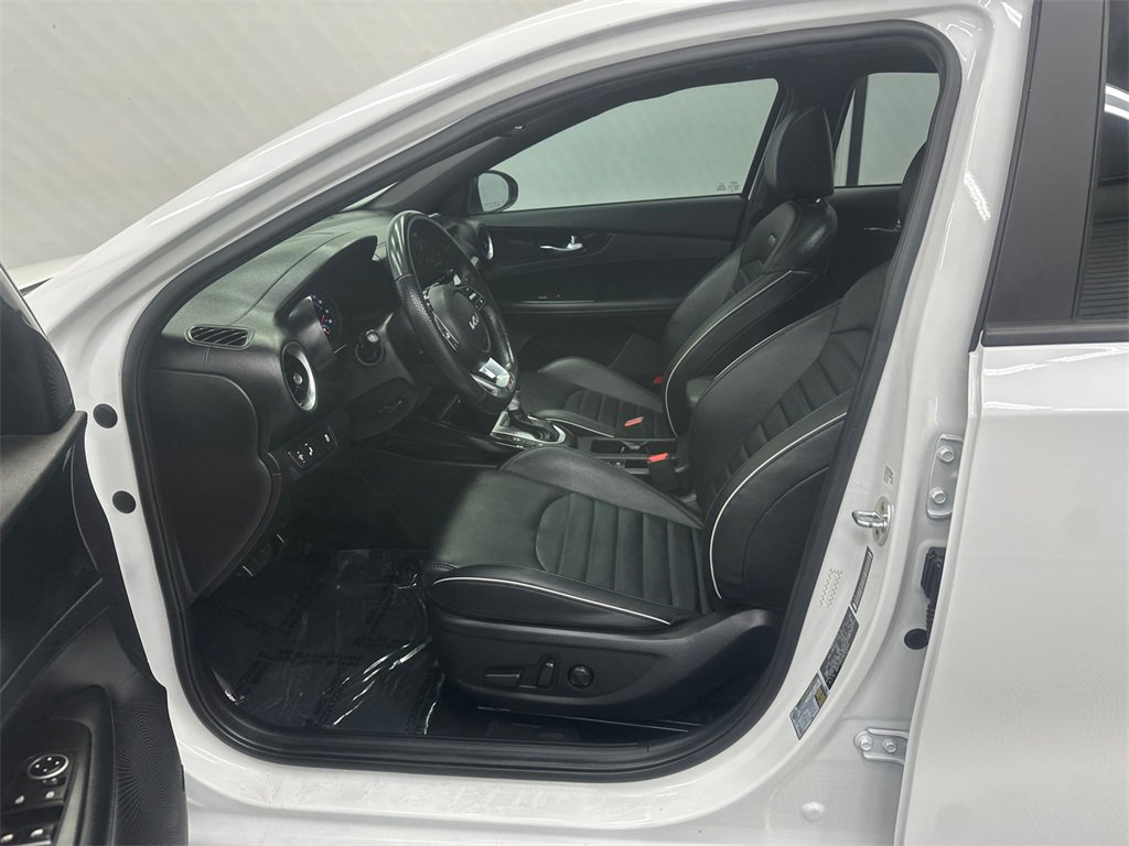 Used 2022 Kia Forte GT-Line w/ GT-Line Premium Package image 9