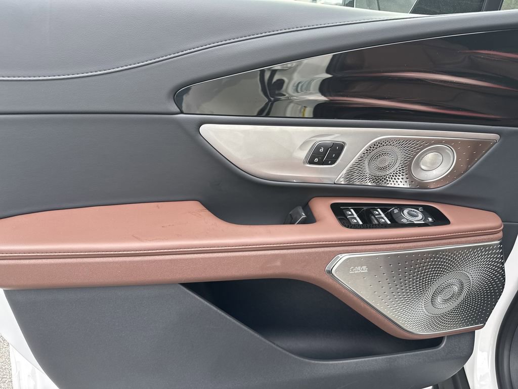 Used 2026 Lincoln Nautilus Reserve image 10