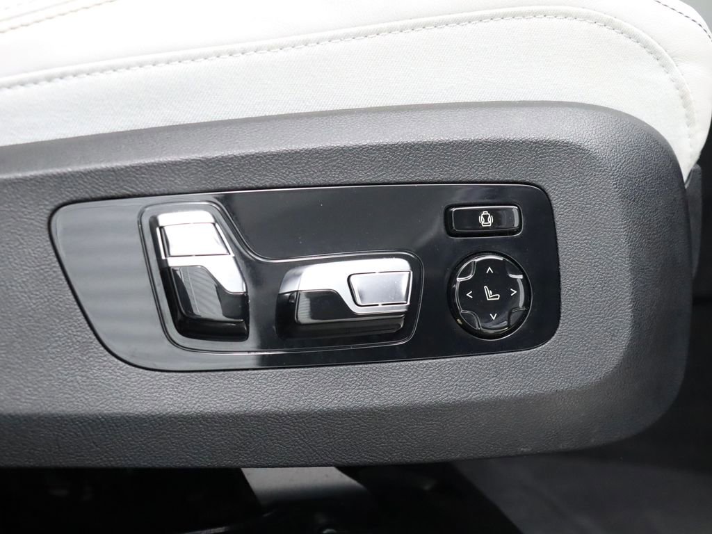 Used 2026 BMW X6 M60i image 40