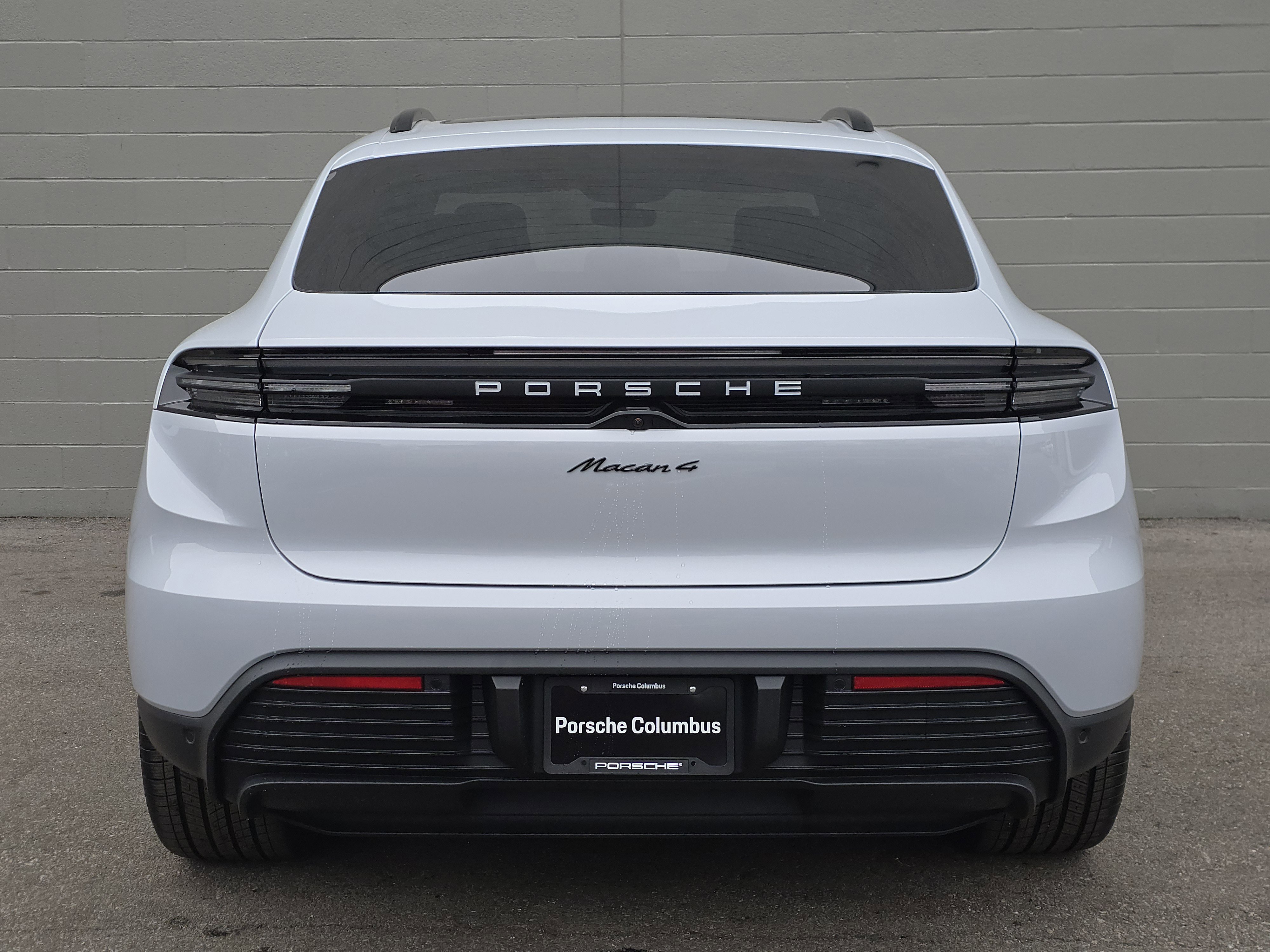 New 2026 Porsche Macan 4 Electric image 8