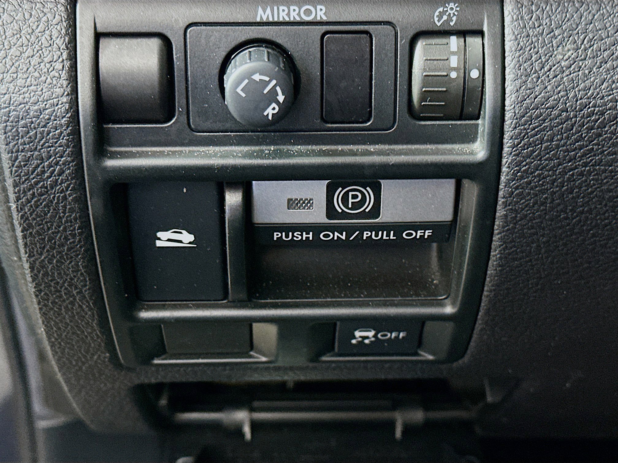 Used 2011 Subaru Outback 2.5i Premium w/ All-Weather Pkg image 16