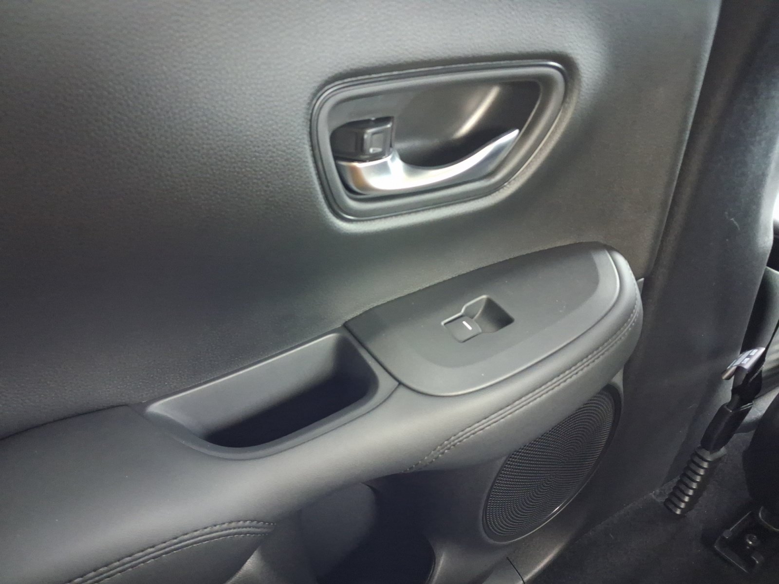 Used 2027 Honda HR-V LX image 19