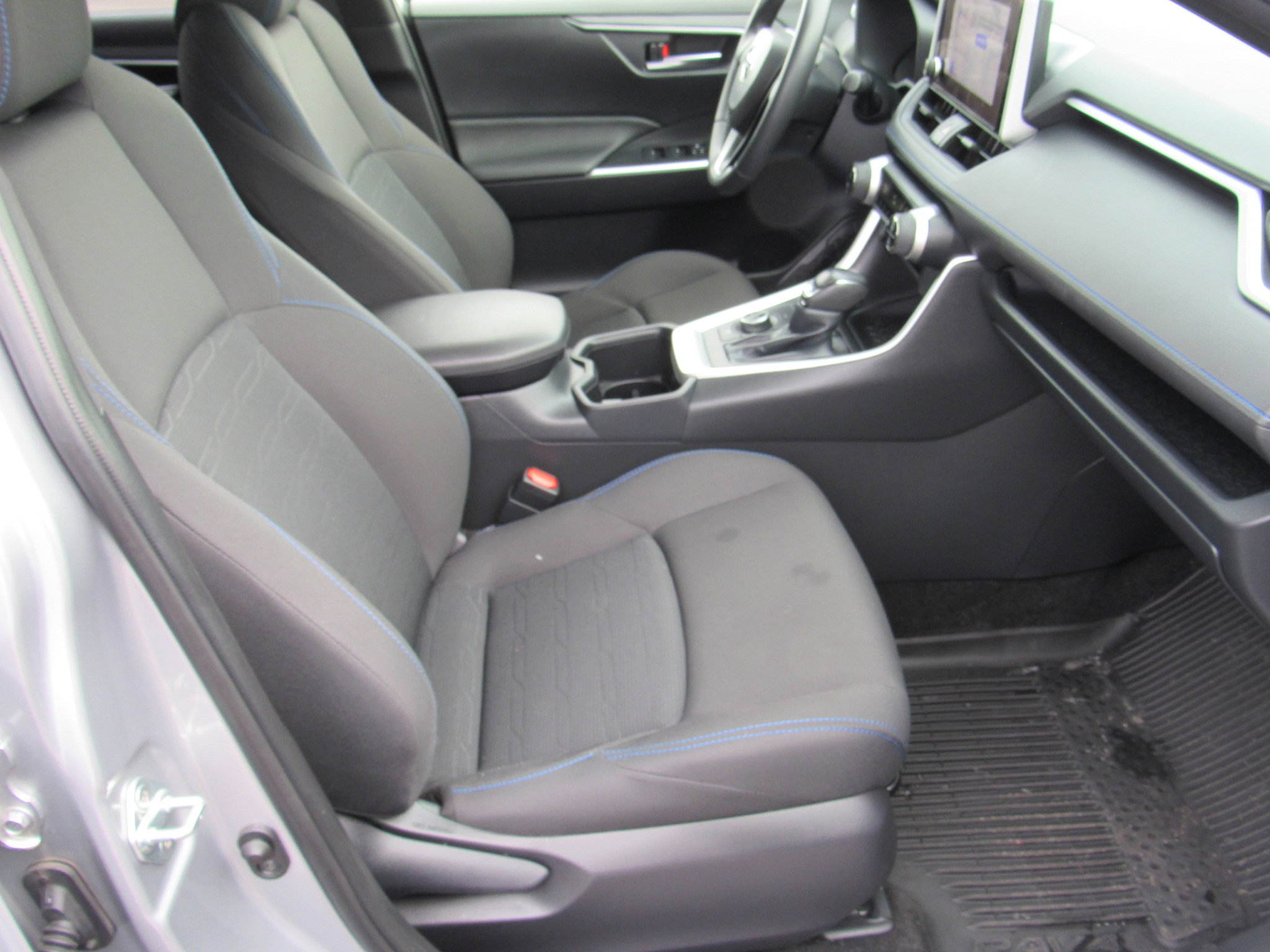 Used 2024 Toyota RAV4 SE image 26