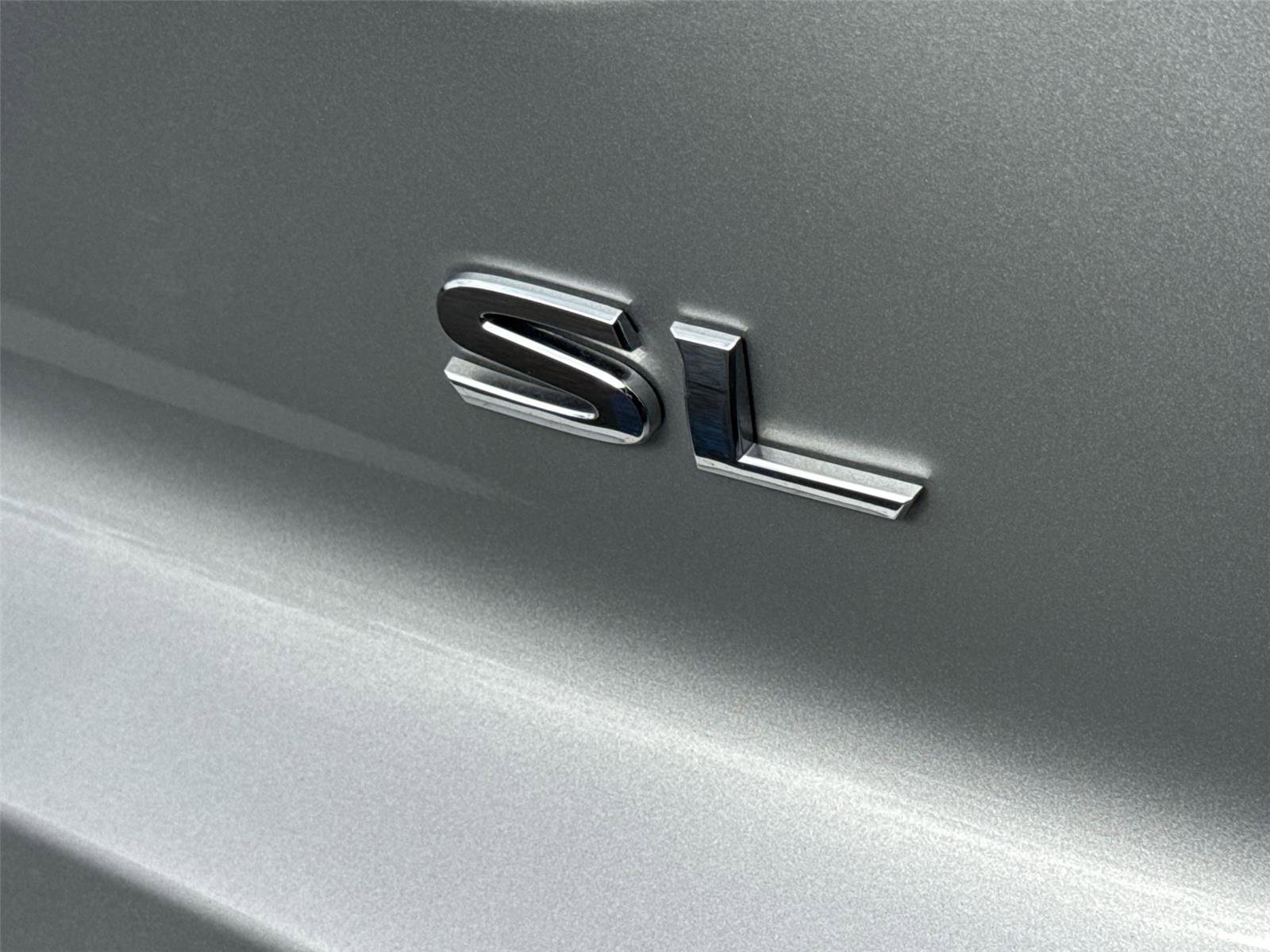 Used 2025 Nissan Pathfinder SL FWD image 14
