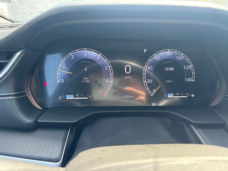 Used 2023 Jeep Grand Cherokee Altitude AWD/4WD image 11