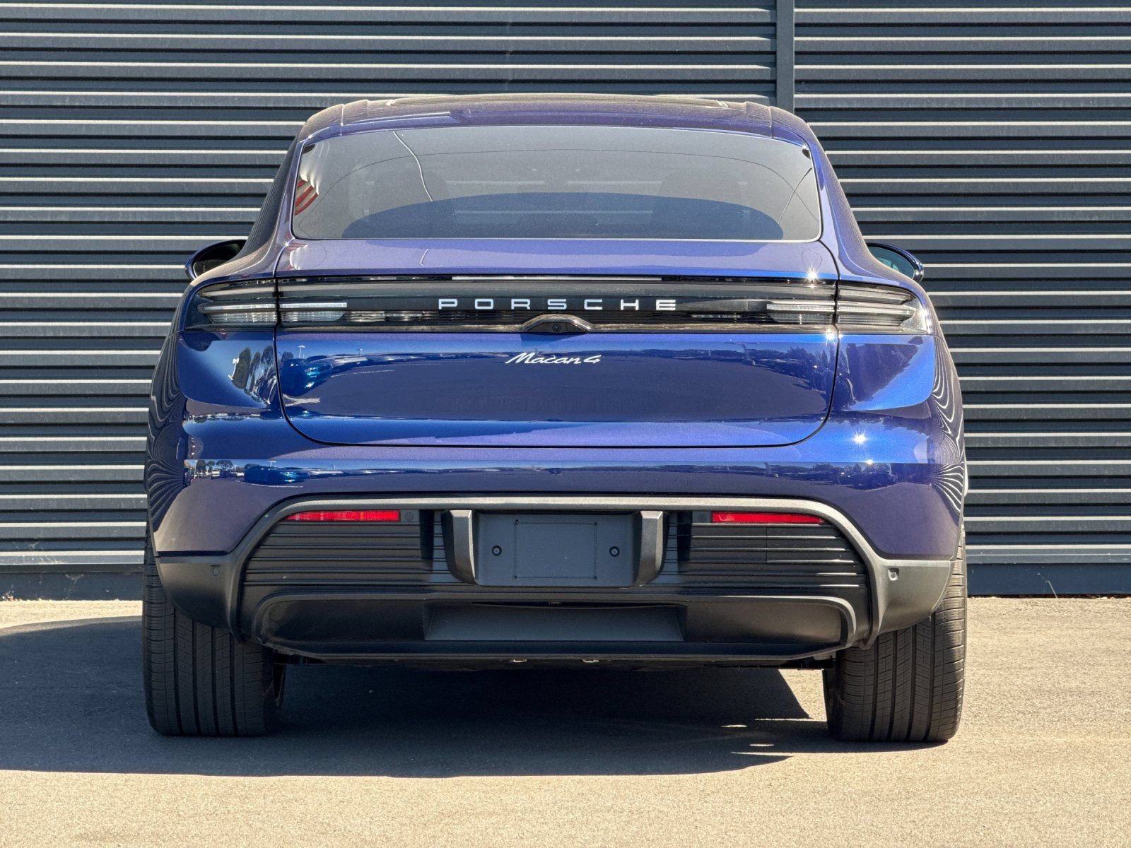 Used 2025 Porsche Macan 4 Electric AWD/4WD image 8