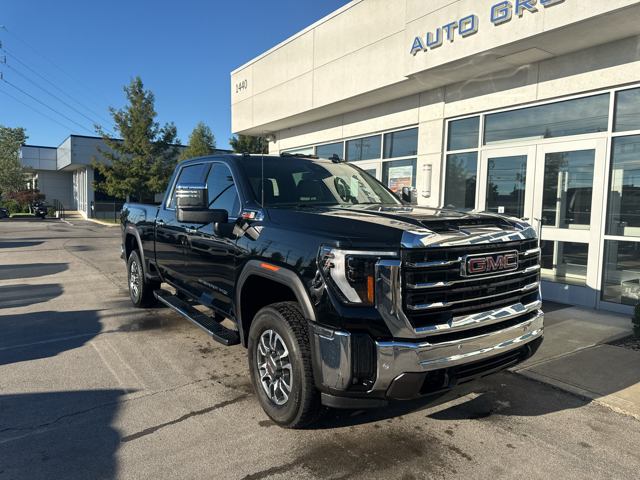 Used 2024 GMC Sierra 2500 SLT w/ SLT Premium Package AWD/4WD image 8