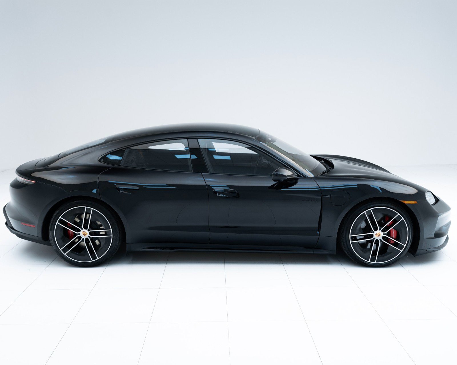 New 2026 Porsche Taycan GTS image 8