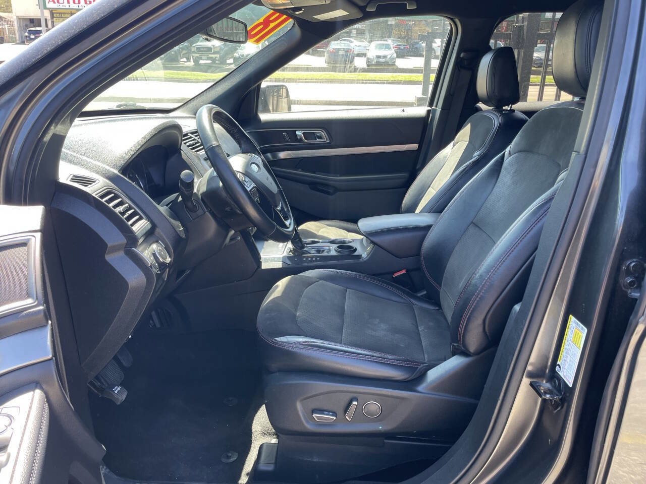 Used 2018 Ford Explorer XLT w/ Equipment Group 202A image 10