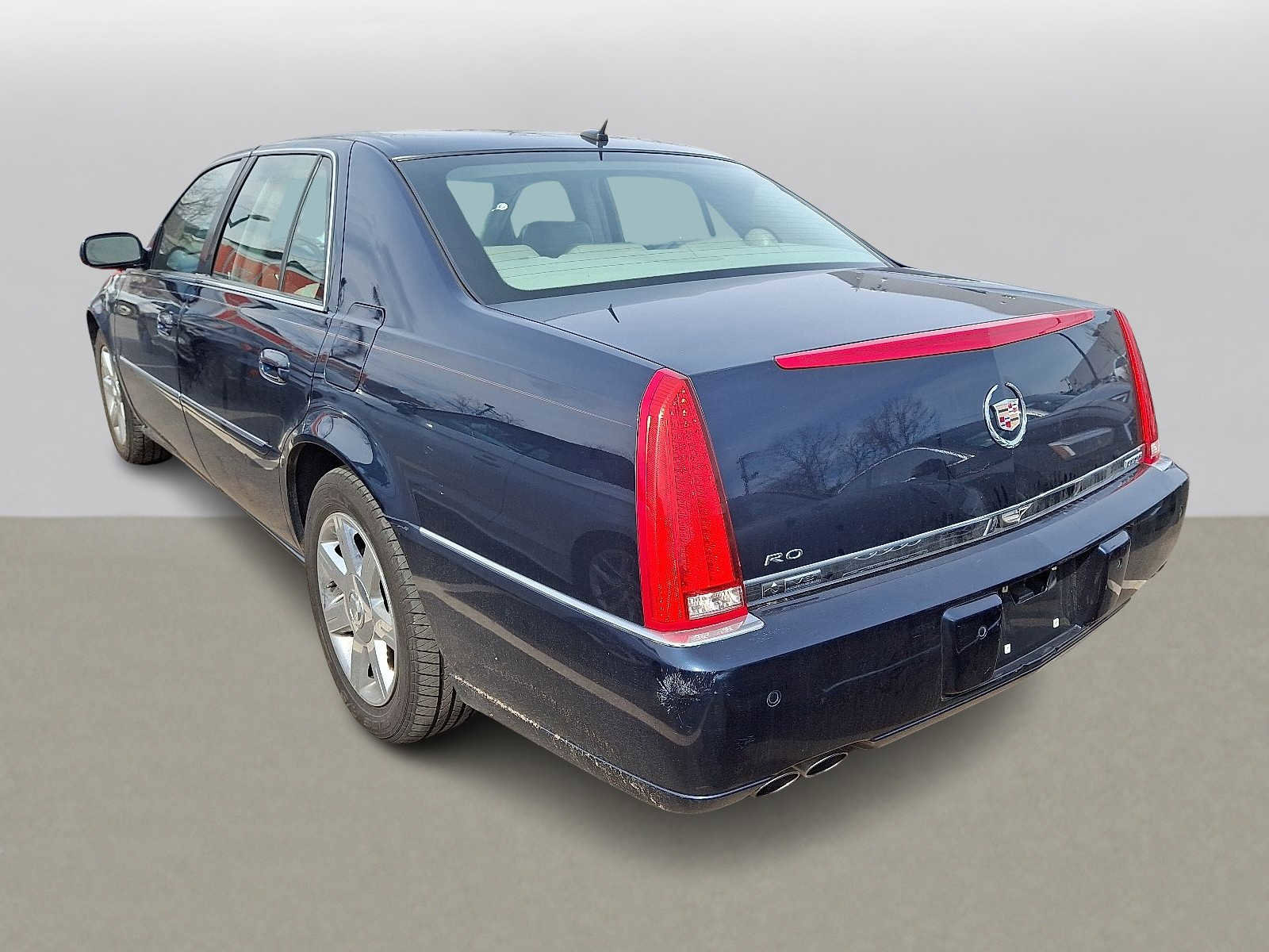Used 2007 Cadillac DTS Luxury I w/ Trunk Convenience Package image 4