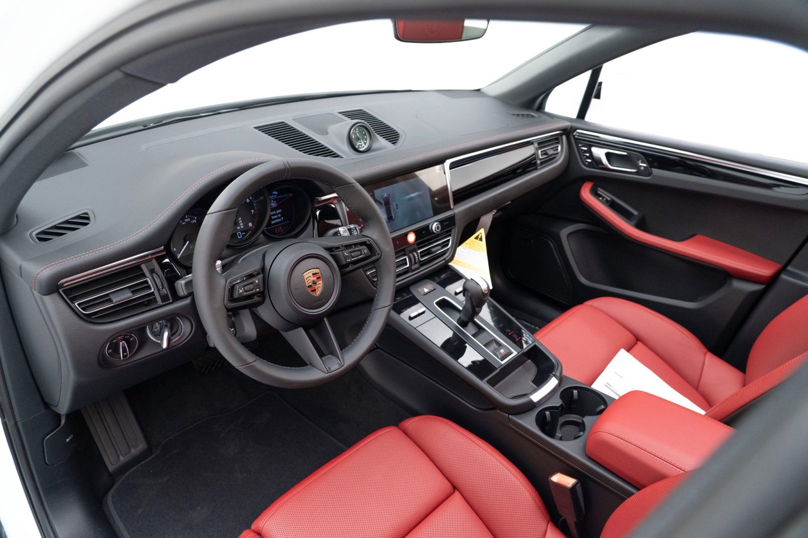 New 2026 Porsche Macan image 4