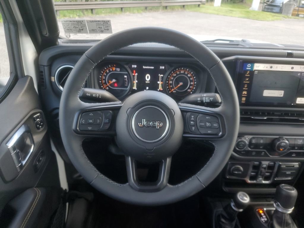 Used 2025 Jeep Gladiator Mojave AWD/4WD image 15