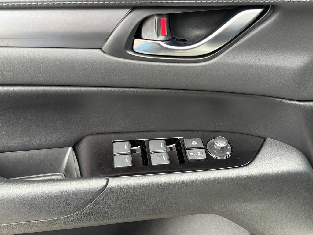 Used 2019 MAZDA CX-5 Touring image 11