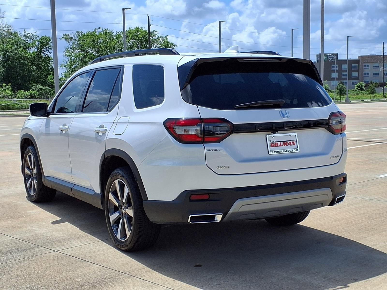 Used 2025 Honda Pilot Touring image 2