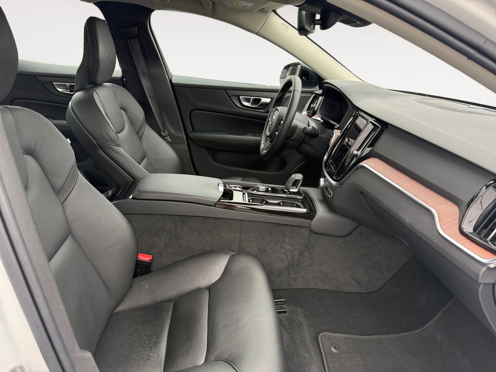 Used 2025 Volvo S60 T8 Plus w/ Climate Package image 15