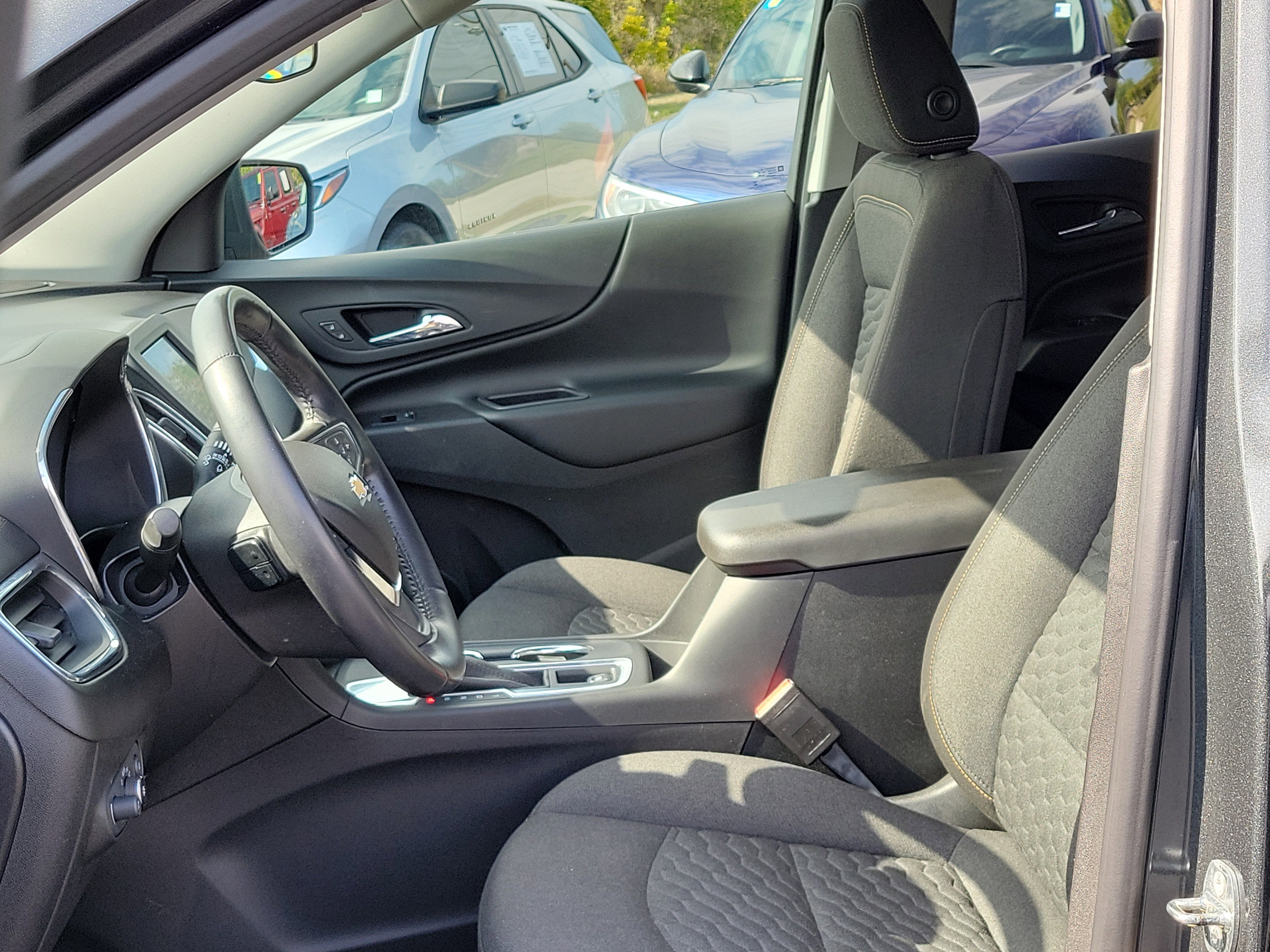 Used 2020 Chevrolet Equinox LT w/ Driver Convenience Package image 21